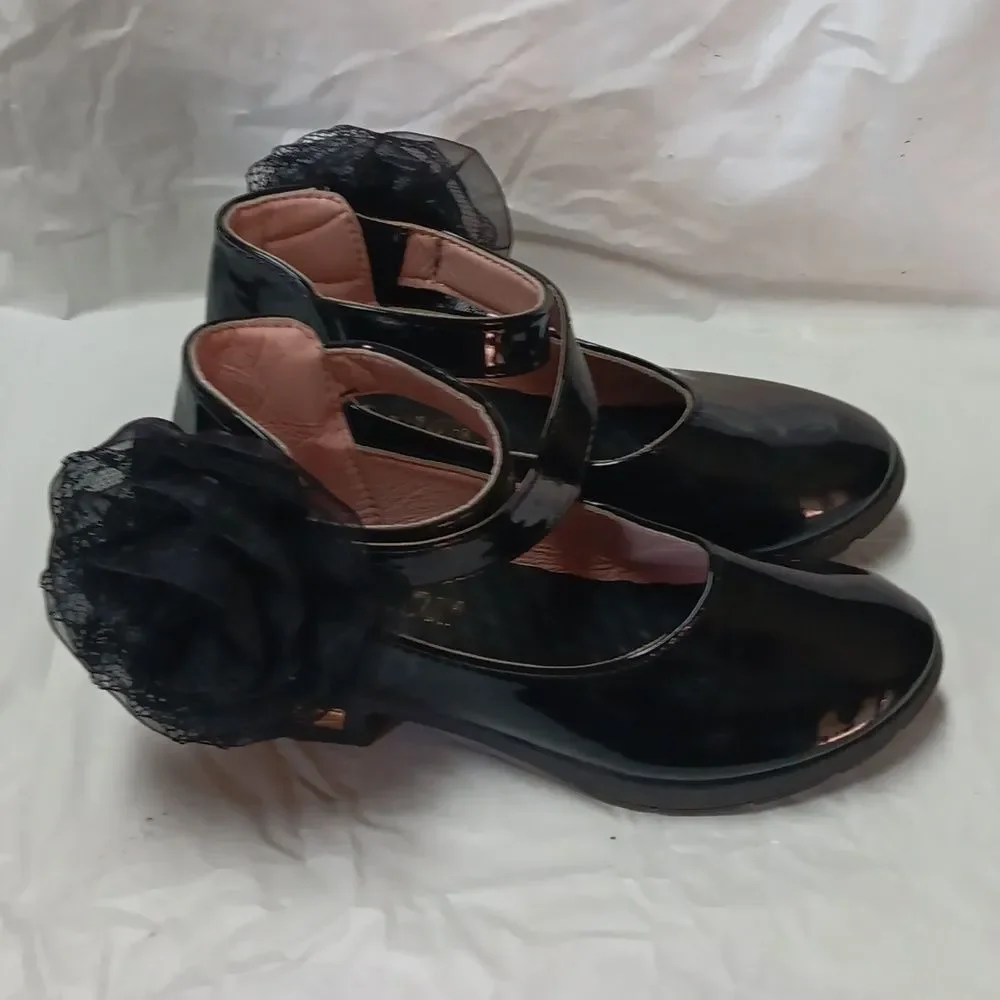 Elegant Black Girl's Shoes with Floral Accent Size 34-2 US